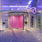 Moxy Milan Linate Airport 호텔