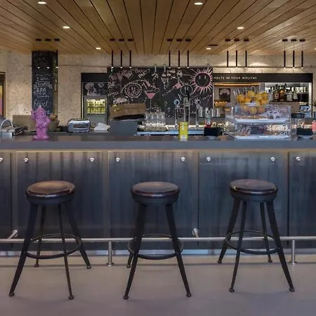 Moxy Milan Linate Airport מלון