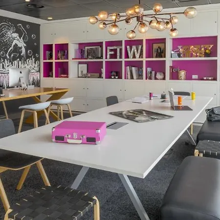 ホテル Moxy Milan Linate Airport