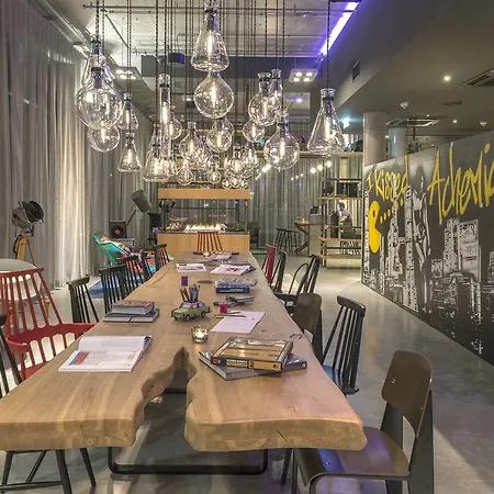 ホテル Moxy Milan Linate Airport